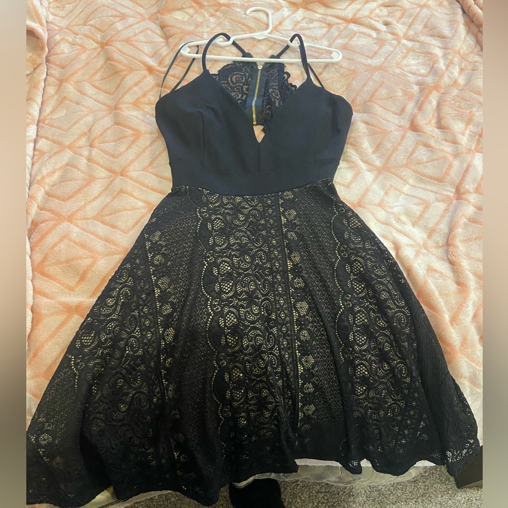 Black dress says size 10 but just fits like a medium prefect condition - Picture 1 of 2